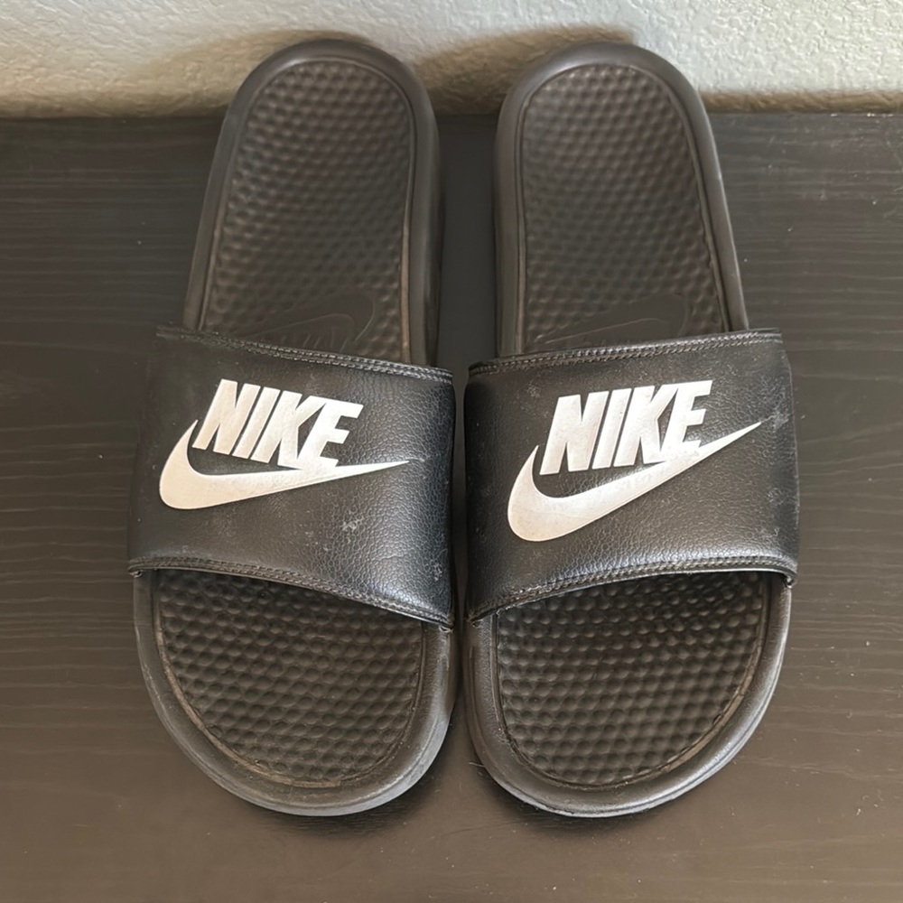 Nike Benassi Slides